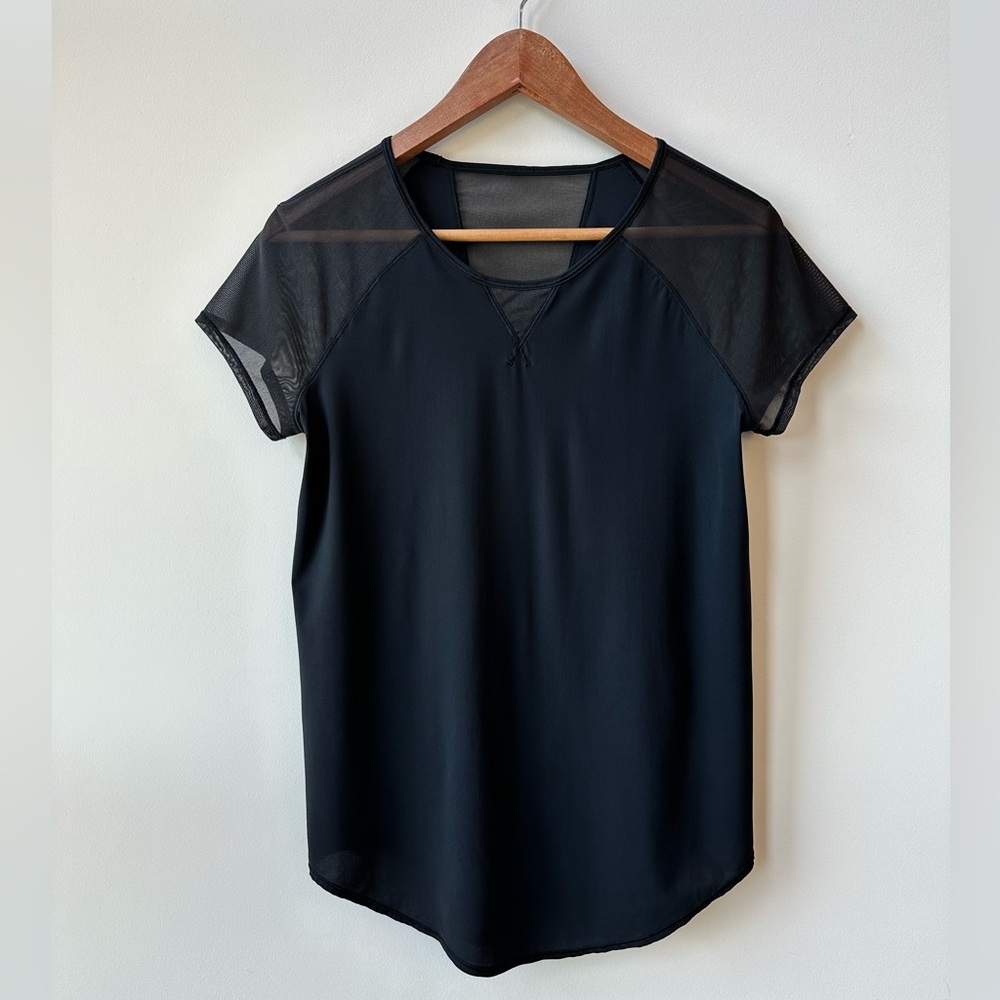 Lululemon Mix & Mesh Short Sleeve Tee (size 6, black)